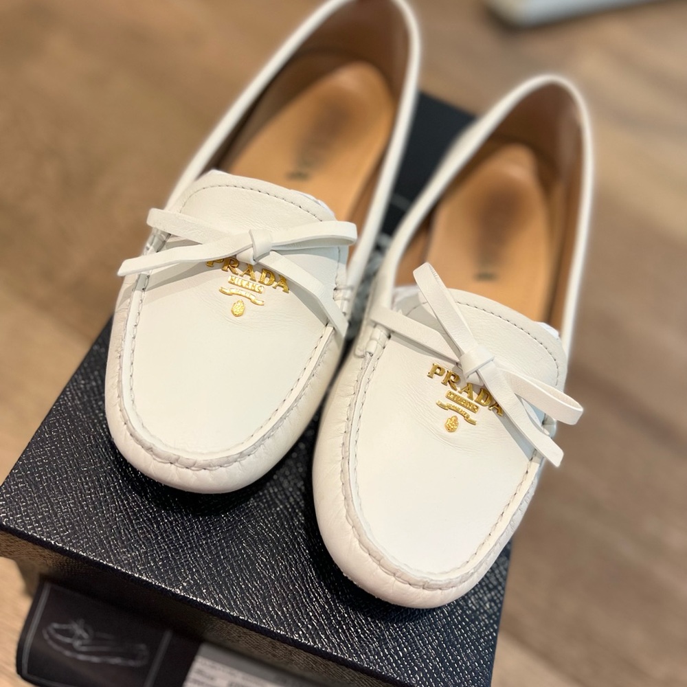 PRADA WHITE LEATHER BOW LOAFERS
